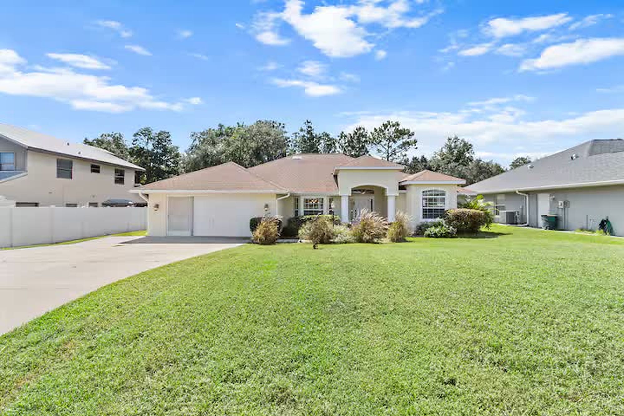 Front exterior of the Woodside pool home managed by Roam Management in Citrus County, Florida
